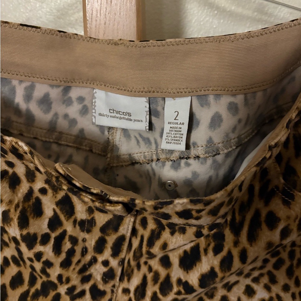 Chico’s Leopard Print jeans - Picture 3 of 6